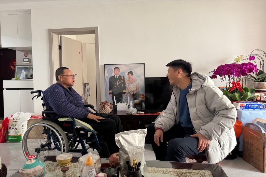 節(jié)前送溫暖 關(guān)懷暖人心——市政集團(tuán)黨總支聯(lián)合工會(huì)分會(huì)組織開展春節(jié)前走訪慰問困難黨員活動(dòng)